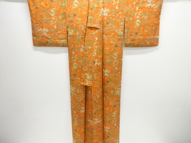  花瓶に和楽器・宝物模様小紋着物